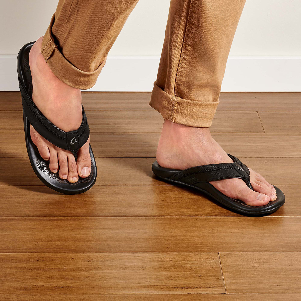 OluKai Hiapo Sandals